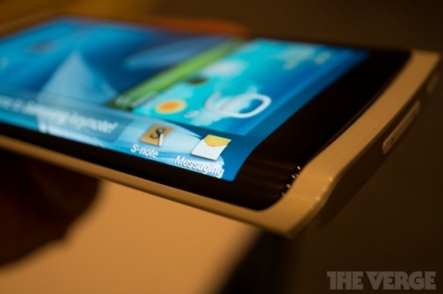 Samsung GALAXY Note 4 ще получи тристранен дисплей