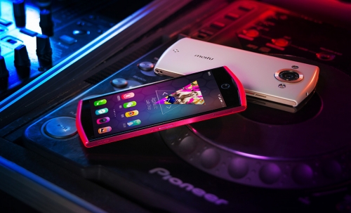 Meitu 2: дамски смартфон за любителките на селфи