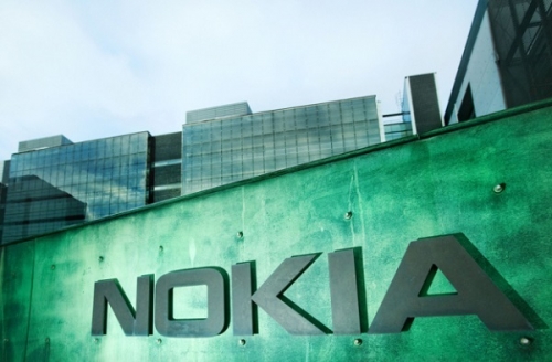 Nokia ще продължи производството на смартфони и ще преназначи уволнените си служители