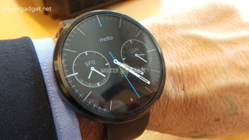 Изтекла снимка показва принципа на зареждане на Moto 360