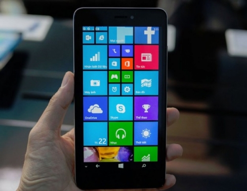 Q-Mobile Storm W410 и W408: два евтини WP-смартфона от Виетнам