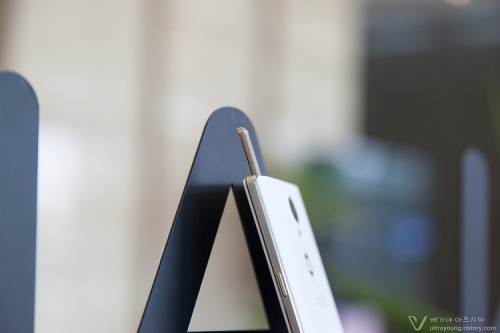 Pantech показа много красива версия на конкурента GALAXY Note 4 (снимки)