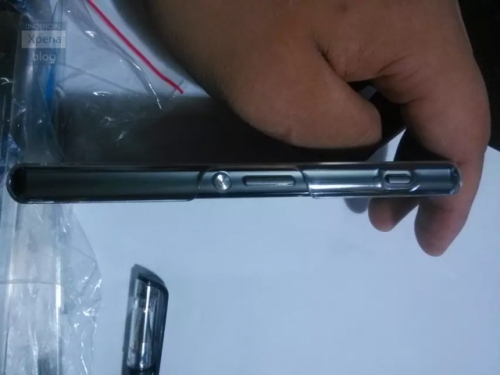 Снимки разкриват подробности за матрицата и бутоните на Xperia Z3 Compact