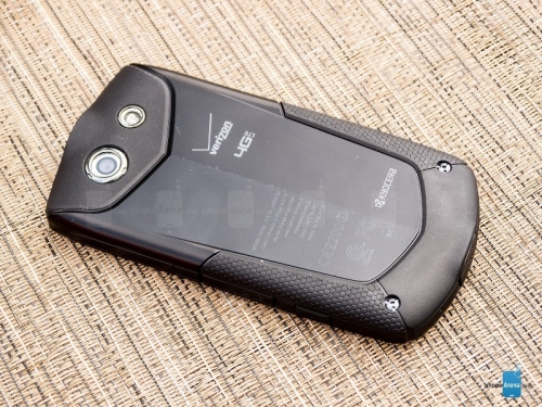 Смартфонът със сапфирно стъкло Kyocera Brigadier се продава при цена 9