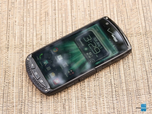 Смартфонът със сапфирно стъкло Kyocera Brigadier се продава при цена 9