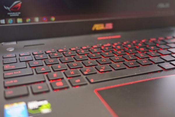 Asus догонва MSI на пазара на игровите ноутбуци, благодарение на евтините си модели