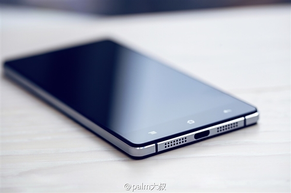 Смартфонът Oppo R1C получил стъклен капак с необичайна рисунка