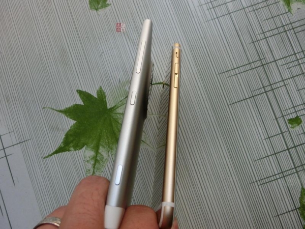 Прототип на Lumia 1030 бе сравнен с iPhone 6