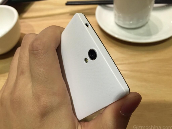 Мини-версията на OnePlus One се появи на снимки