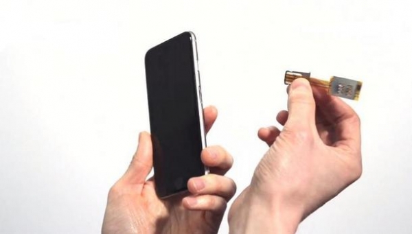Адаптер за iPhone 6, даващ възможност за работа с две SIM-карти