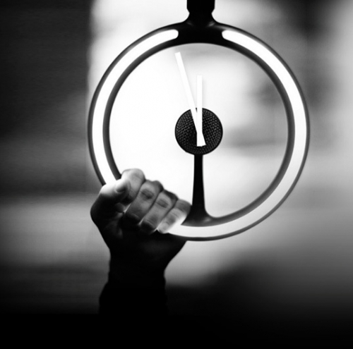 Изтеглете новия сингъл „Invisible“ на U2 безплатно от iTunes и всяко изтегляне ще даде <img width=