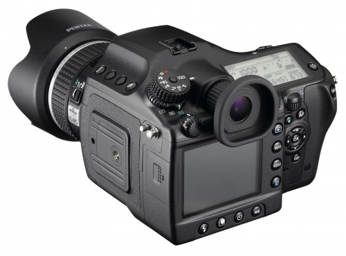 Pentax разработват наследник на средноформатния си апарат 645D