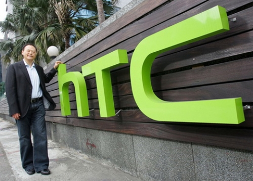 HTC отчетоха скромна печалба за последното тримесечие на 2013 година