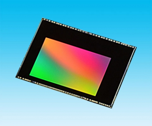 Чрез технологията Bright Mode и сензора Toshiba T4K82 е възможно заснемане на Full HD видео с 240 кадъра в секунда