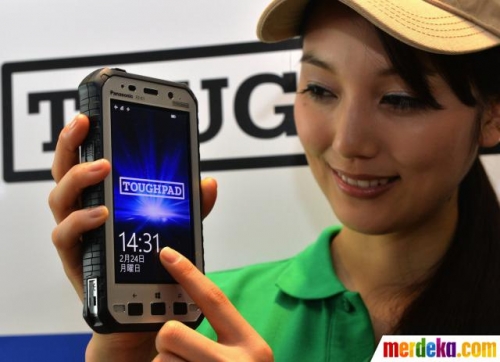 MWC 2014: Panasonic представи „бронирани“ смартфони от серията Toughpad с ОС WP8 и Android
