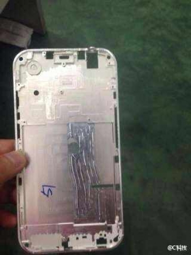 iPhone 6 ще получи подобрена 8 МП камера, голям дисплей и тънък корпус