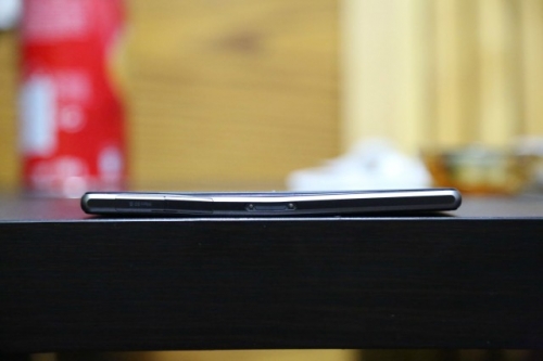 Sony Xperia Z1 се огъва самостоятелно