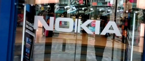 Nokia подготвя мини-версия на Lumia 1520 с 4,3-инчов екран