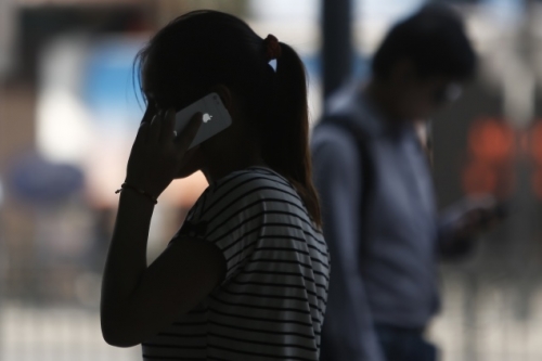 iPhone 6 може да бъде оборудван с дисплей от сапфир и слънчева батерия