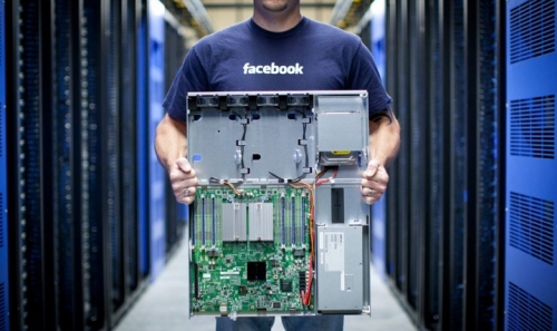 Facebook заменя твърдите дискове с оптични, за да намали разходите за запазване на данни