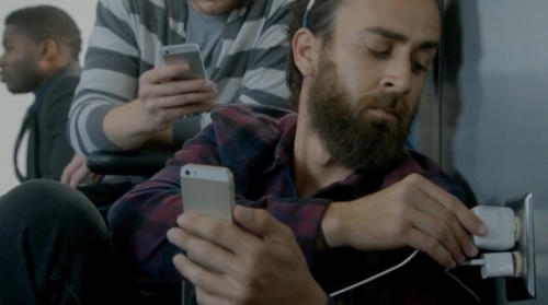 Samsung отново се присмя на собствениците на iPhone