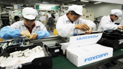 Роботи ще заменят хората при сглобяването на iPhone в заводите на Foxconn