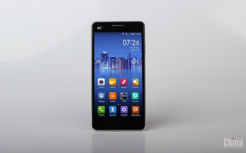 Elephone P3000: 5-инчов бюджетен смартфон с 4G, скенер за пръстови отпечатъци и отлична акумулаторна батерия