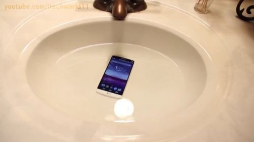 LG G3 се оказа водозащитен смартфон (видео)