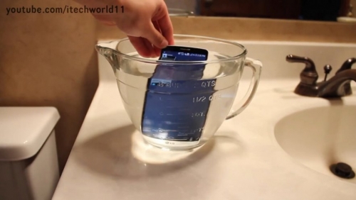 LG G3 се оказа водозащитен смартфон (видео)