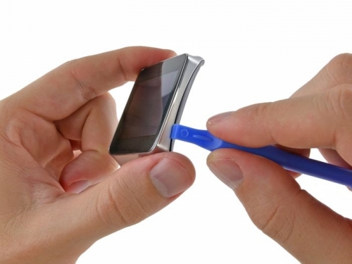 От iFixit оцениха ремонтопригодноста на новите „умни“ часовници от LG и Samsung