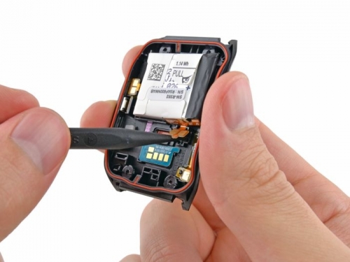 От iFixit оцениха ремонтопригодноста на новите „умни“ часовници от LG и Samsung
