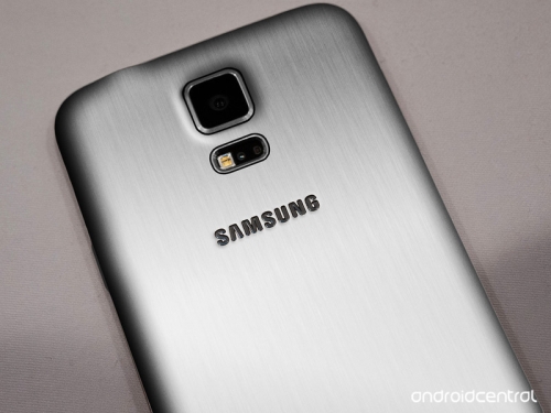 Samsung пускат смартфон с метален корпус и име Galaxy Alpha