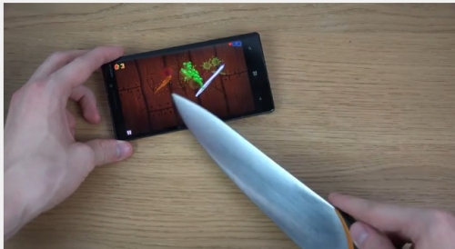 Може ли нож да нарани екрана на Nokia Lumia 930?