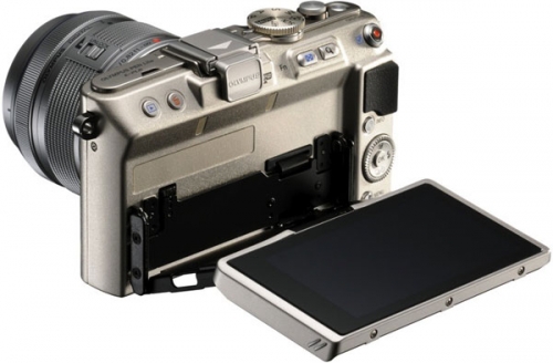 Във Великобритания започнаха продажбите на цифровия фотоапарат Olympus E-PL6