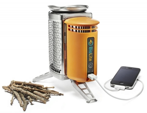 CampStove: миниатюрна печка на дърва с възможност за зареждане на мобилни устройства