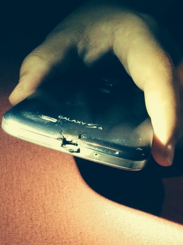 HTC подмени изгорелия Samsung GALAXY S4 на потребител с One (M8)