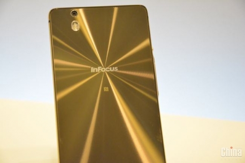 Официален анонс на флагмана InFocus M810