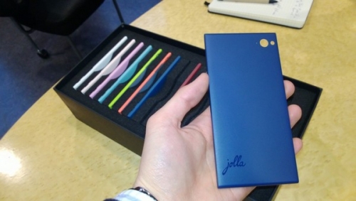 Смартфонът Jolla поевтиня и сега струва €350