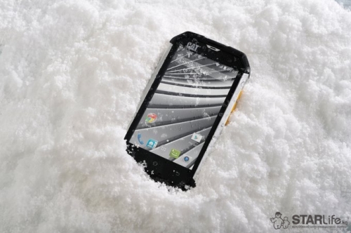 Caterpillar Cat B15Q – защитен смартфон с Android 4.4 KitKat