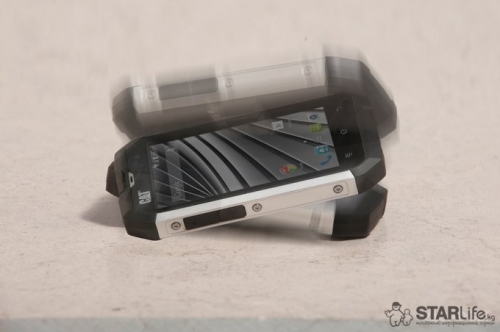 Caterpillar Cat B15Q – защитен смартфон с Android 4.4 KitKat