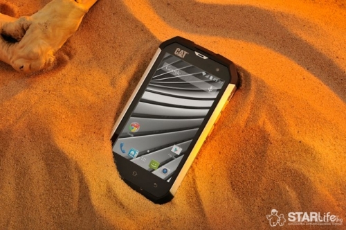 Caterpillar Cat B15Q – защитен смартфон с Android 4.4 KitKat