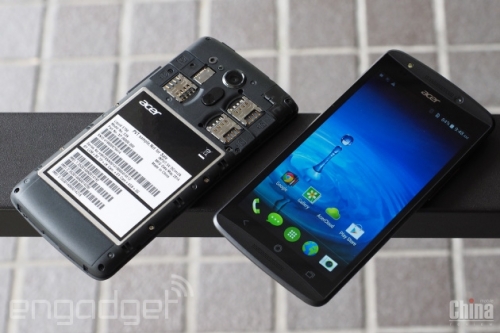 Acer Liquid E700: смартфон с поддръжката на три SIM-карти