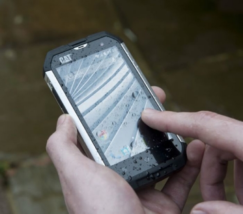 Caterpillar Cat B15Q – защитен смартфон с Android 4.4 KitKat