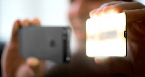 Започнаха продажбите на мощната безжична фотосветкавица Nova за iPhone