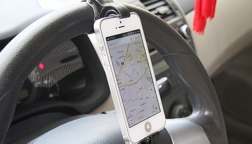 Калъф за iPhone за закрепване на смартфона към волана на автомобила