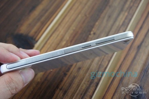 Huawei представи конкурента на Apple iPhone 5s и Samsung GALAXY S5