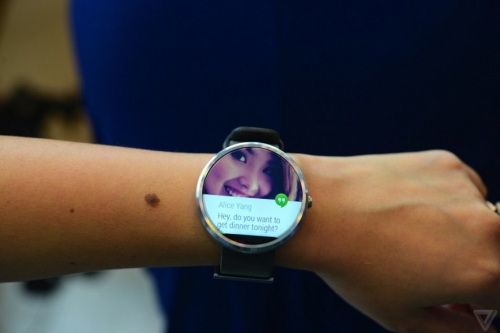 Moto 360: фотосесия на най-красивия смарт-часовник