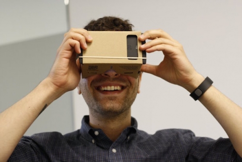 Cardboard – високотехнологичен хумор от Google