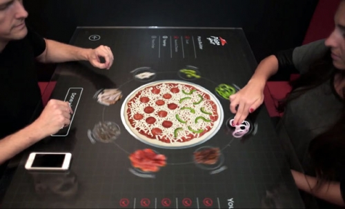 Pizza Hut представи концептуална сензорна маса за поръчка на пици