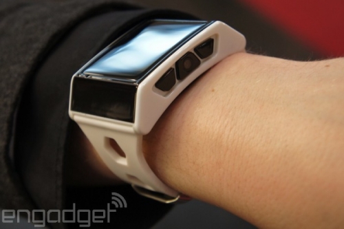 CeBIT 2014: Exetech XS-3 – пълноценен смартфон с дизайн на часовник